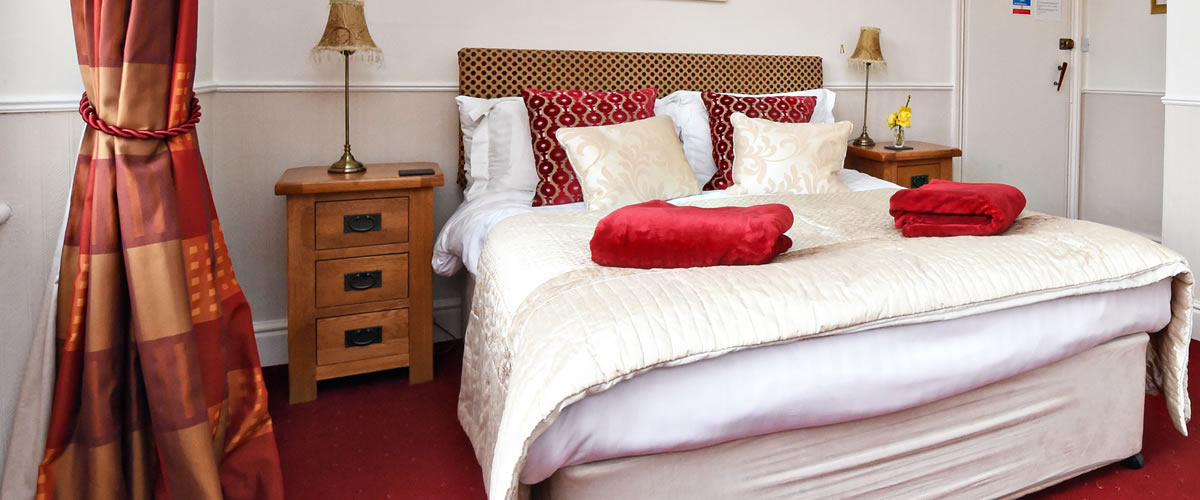 b&b room 1 with large bed and red decor